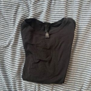 Skims black t shirt